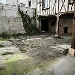 Adresse Cachee Apartment