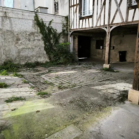 Adresse Cachee Lägenhet