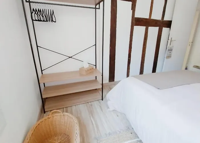 L Adresse Cachée 2 à 4 Personnes *